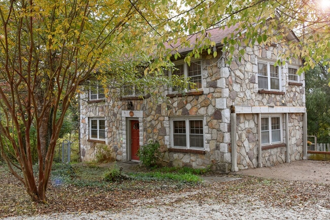 Building Photo - 511 Taylor Rd Rental