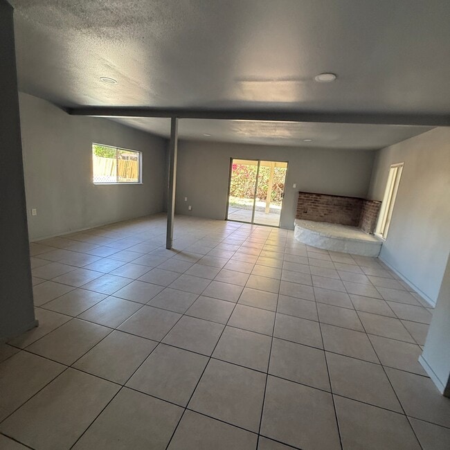 933 Parkbrook St