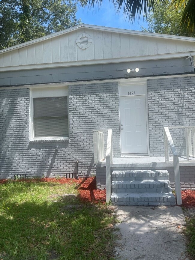 Building Photo - Fabulous 4 Bedroom 2 Bath!