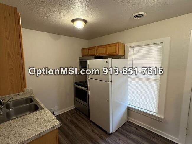 Photo - Freshly updated half-duplex