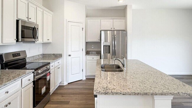 Photo - 130 Red Maple Wy