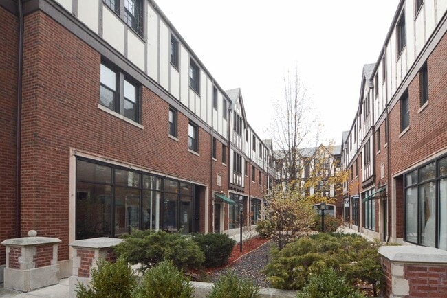 Building Photo - 890 Green Bay Rd Unit J01P