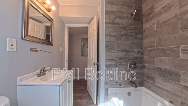 Photo - 1408 Lyle Ave Unit A