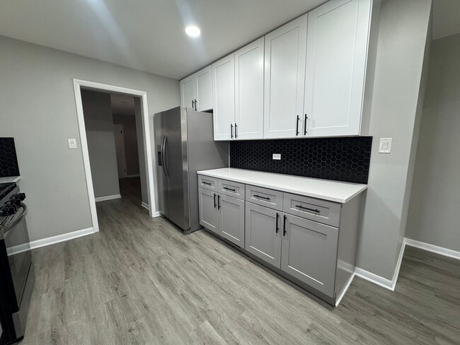 Photo - 5651 W 97th St