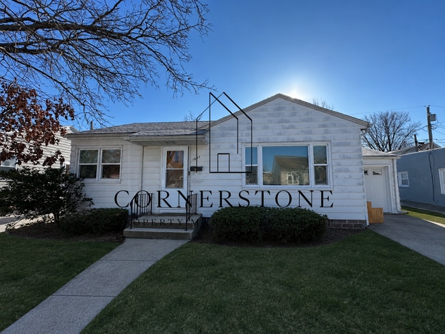 Building Photo - Well taken care of 2 bedroom $1095