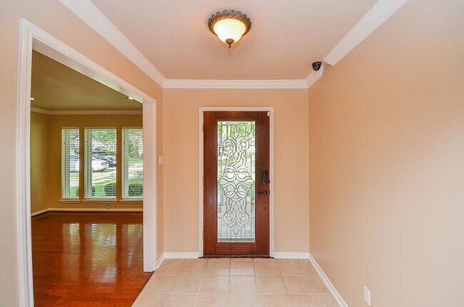 2815 Manila Ln