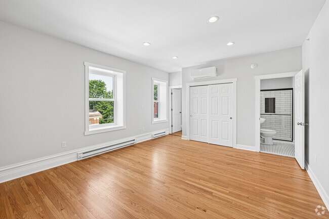 1BR, 1BA - 1,000SF - Living Room