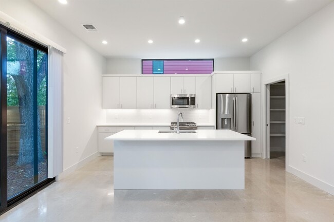 Photo - 1116 Walton Ln