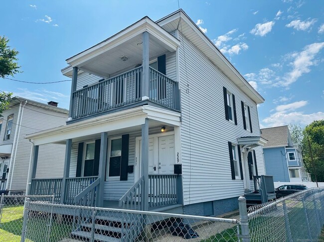 Photo - 227 Newfield Ave Apartamento
