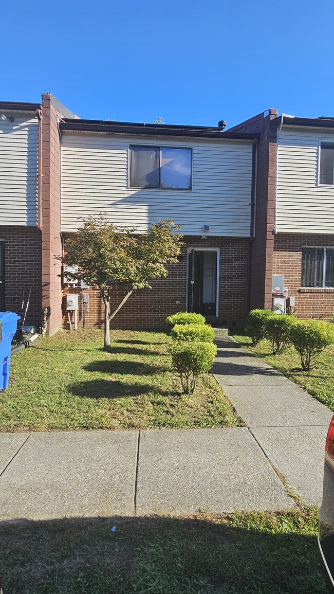 Photo - 909 Porter Ct NE