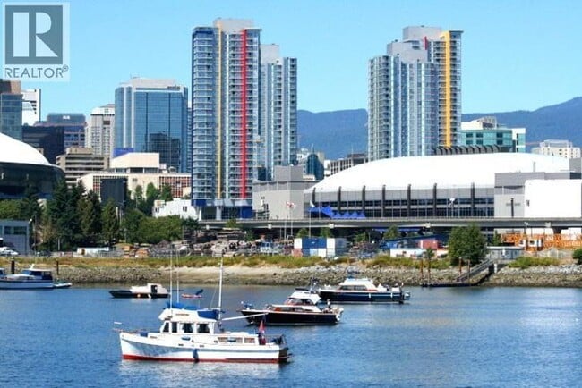 Photo - 131 Regiment Square Unité 1806