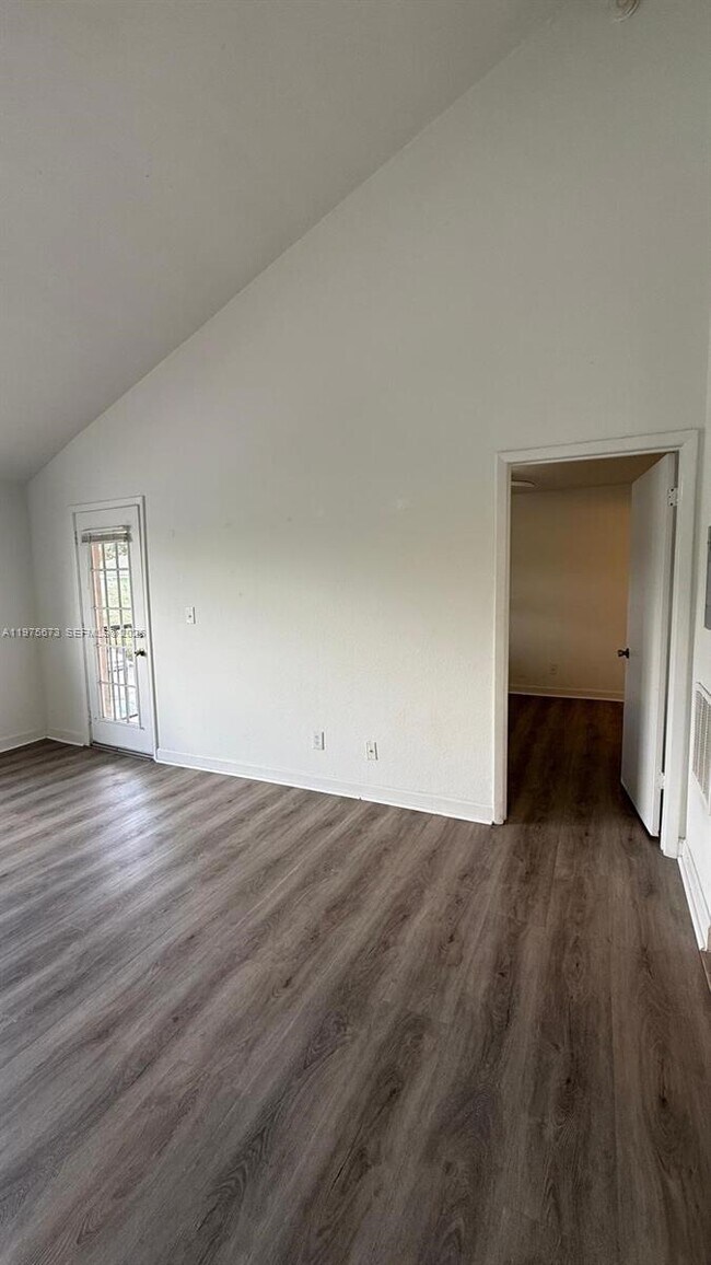 Photo - 3965 NW 87th Ave Unidad 3965