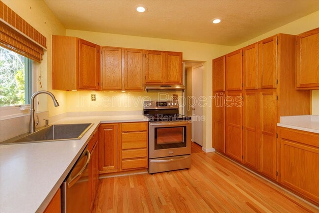 Photo - 816 Putnam Ave