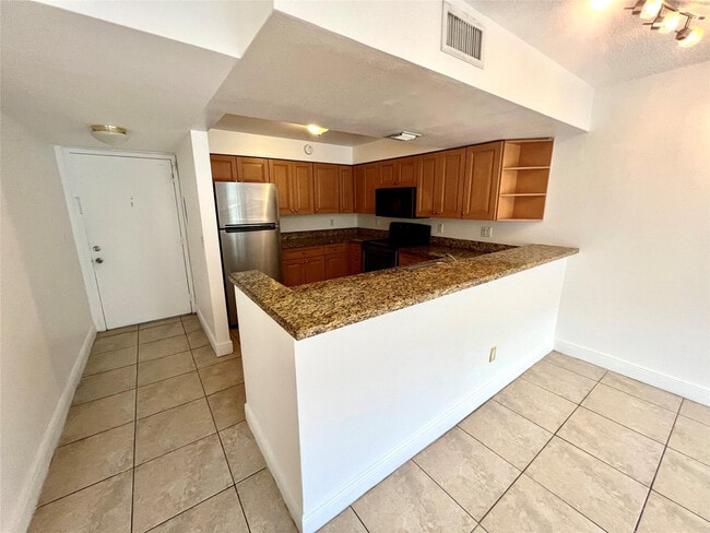 Photo - 5221 Geneva Ct Unit 208