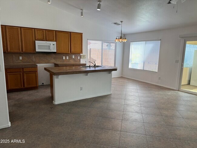 Photo - 1319 W Michelle Dr