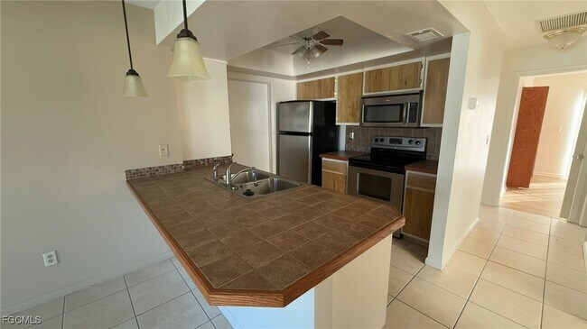 Photo - 2825 SW Santa Barbara Pl