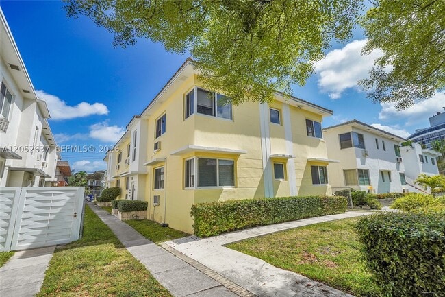 Building Photo - 955 Bay Dr E Unit 7