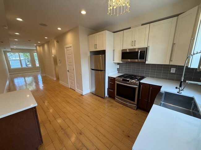 Photo - 707 18th St NE