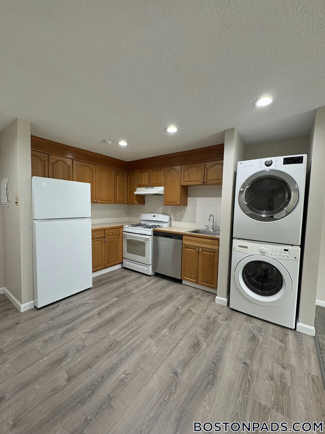 Building Photo - 15 Kenmar Dr Rental