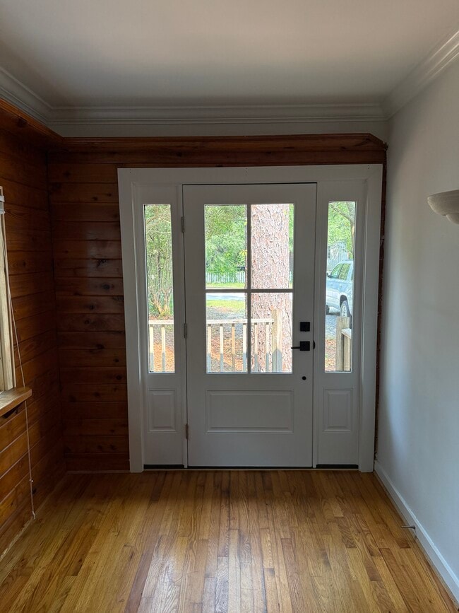 Photo - 913 Bryan Ave