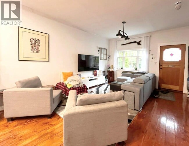 Photo - 515 Salsbury Dr