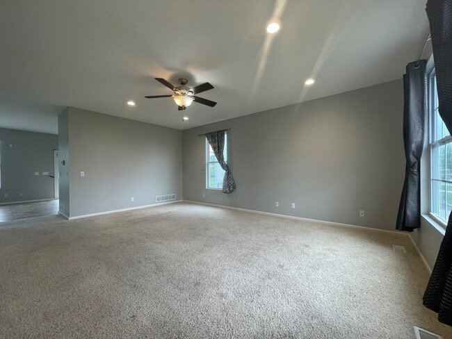 Photo - 4 Bedroom Home For Rent In Papillion!!