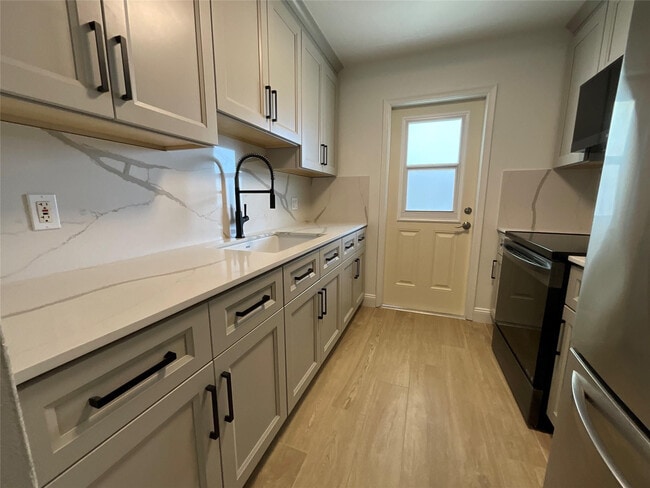 Photo - 2424 NE 9th St Unit 208