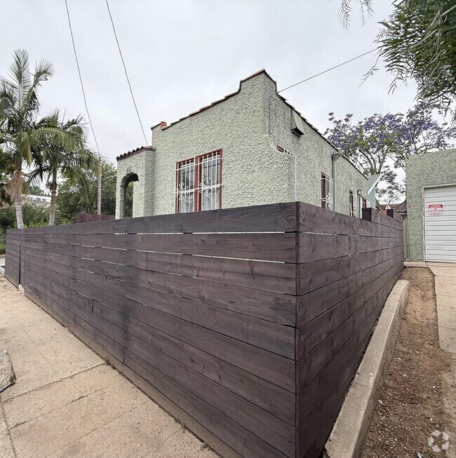 Building Photo - 413 Robinson St Rental