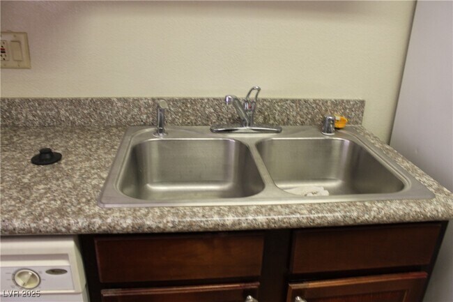 Photo - 4310 Sandy River Dr Unidad 58