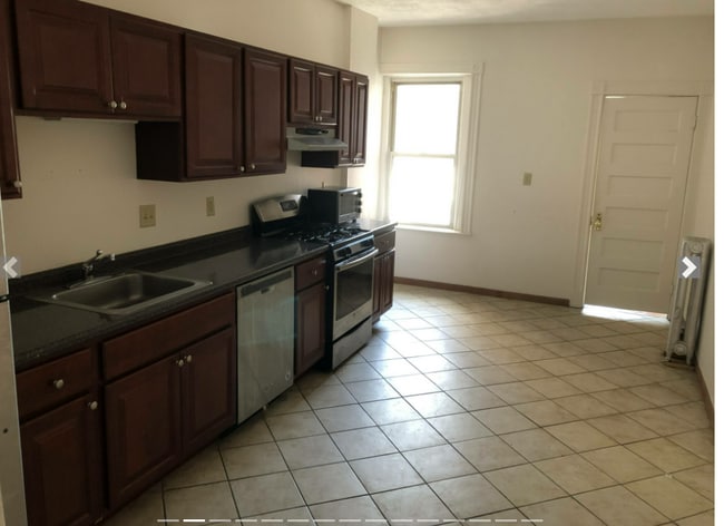 Photo - 1905 Beacon St