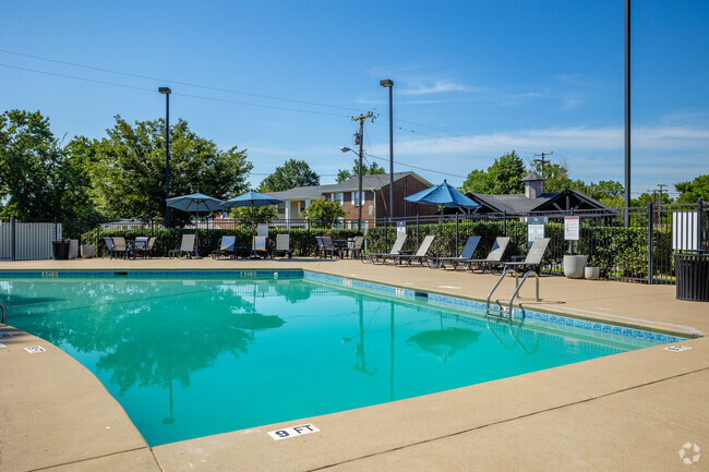 Piscina - Brentwood Hills Luxury Townhomes