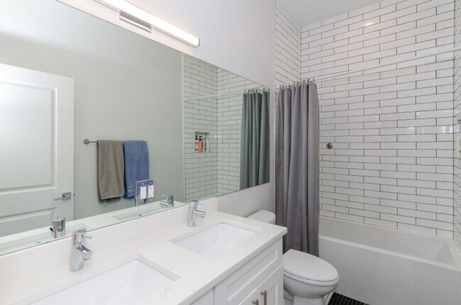 Recently Renovated 2 Bed 1 Bath in Great P... - Recently Renovated 2 Bed 1 Bath in Great P... Apartment Unit 1012-2R (205)