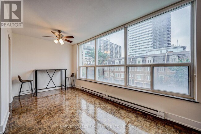 Photo - 133 Erskine Ave Unité 701