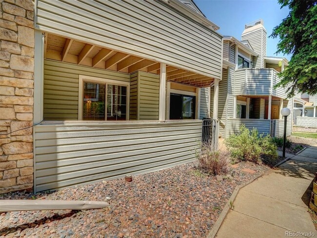 Building Photo - 922 S Walden St Unit 102