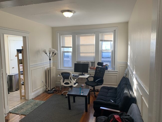 Photo - 245 Kelton St