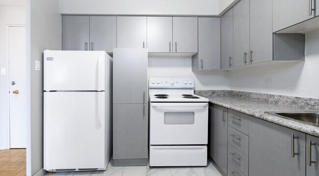 Photo - 3201 Lawrence Ave E