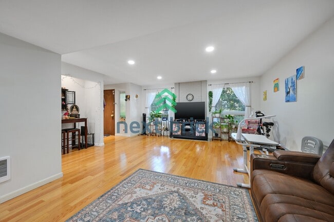Photo - Charming 3-bedroom, 2.5 baths | Family-Friendly Bellevue Crossroads Neighborhood