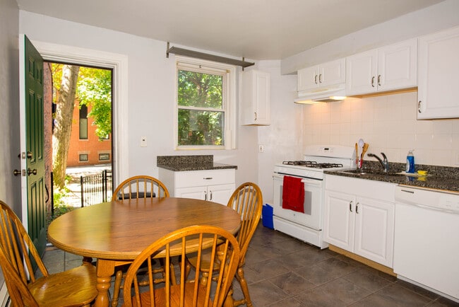 Building Photo - 68 Hammond St Rental