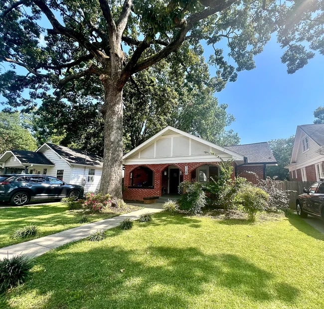 Photo - 728 Pearce St SW