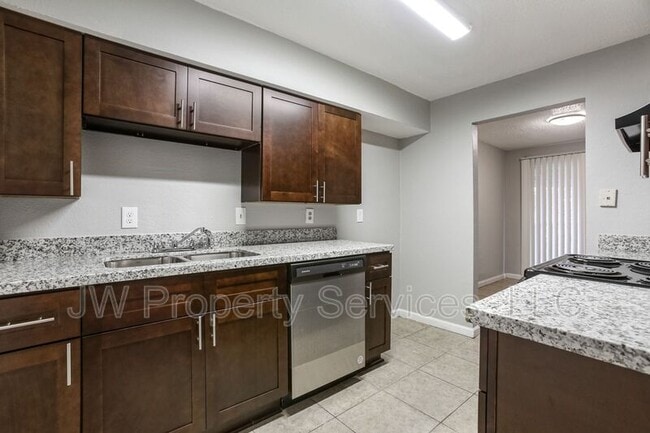 Photo - 929 Monterey Ct W Unit A