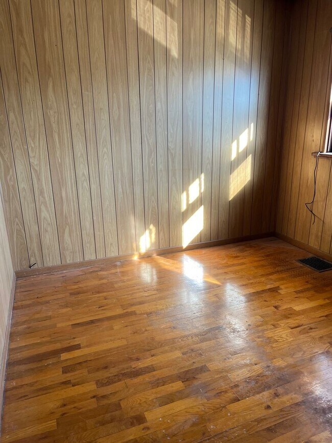 Photo - One Bedroom Upstairs Apartment Unit 2723 Sunset 2B Up