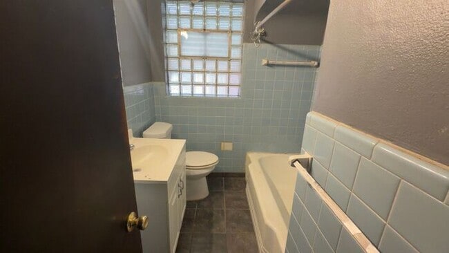 Photo - Beautiful 2 Bed 1 Bath For Rent!