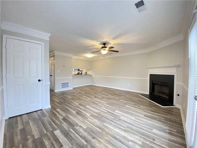 Photo - 1880 Lakestone Way