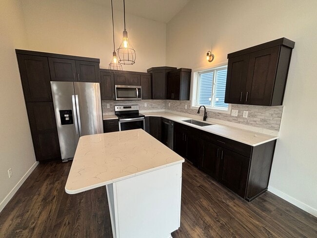 Beautifully Maintained 3-Bed, 3-Bath Split... - Beautifully Maintained 3-Bed, 3-Bath Split... House