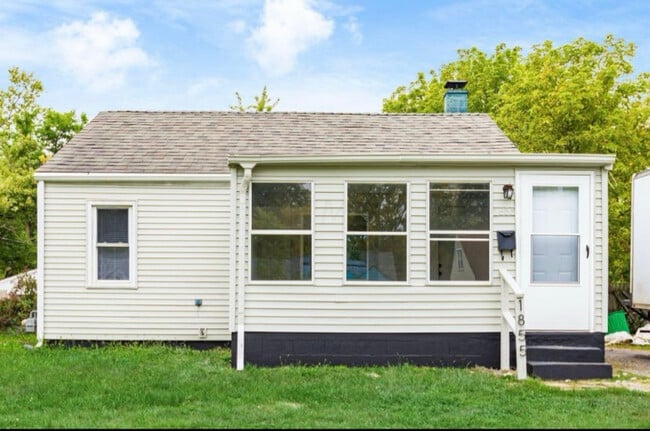 Building Photo - 1855 Jermain Dr