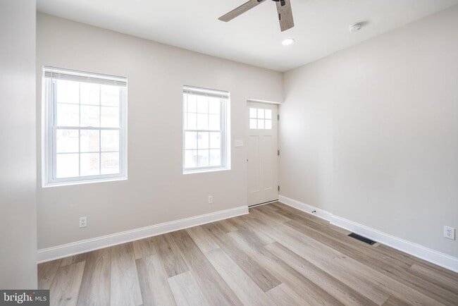 Photo - 521 N Douglas St