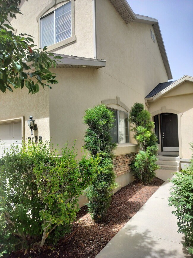 2128 W 2180 N