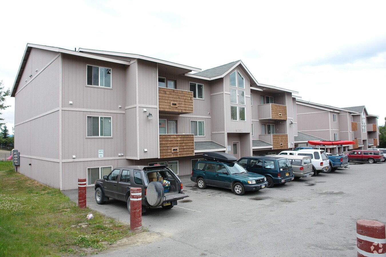 Diamond Willow Apartments - Diamond Willow Apartments