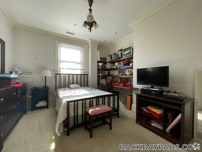 Building Photo - 350 Beacon St Unit PH Rental