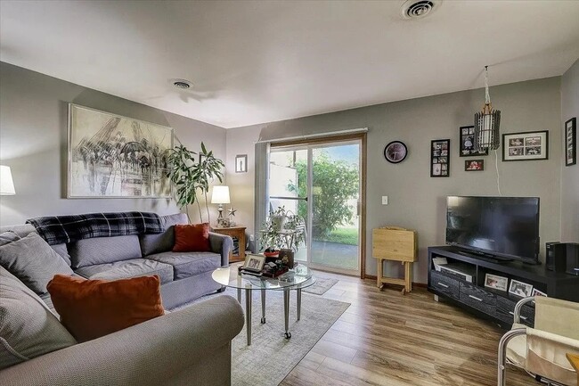 Building Photo - 700 Hilltop Dr Unit 700